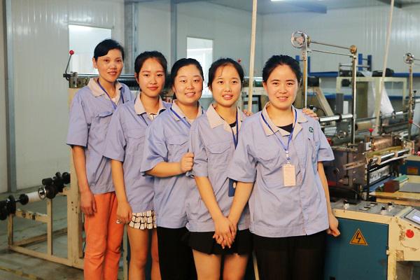 合(hé)肥特宇佩特有限公司制袋員工合影