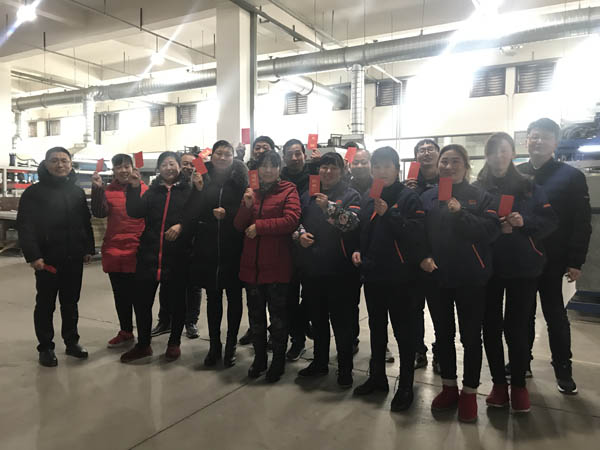 部分員(yuán)工合影